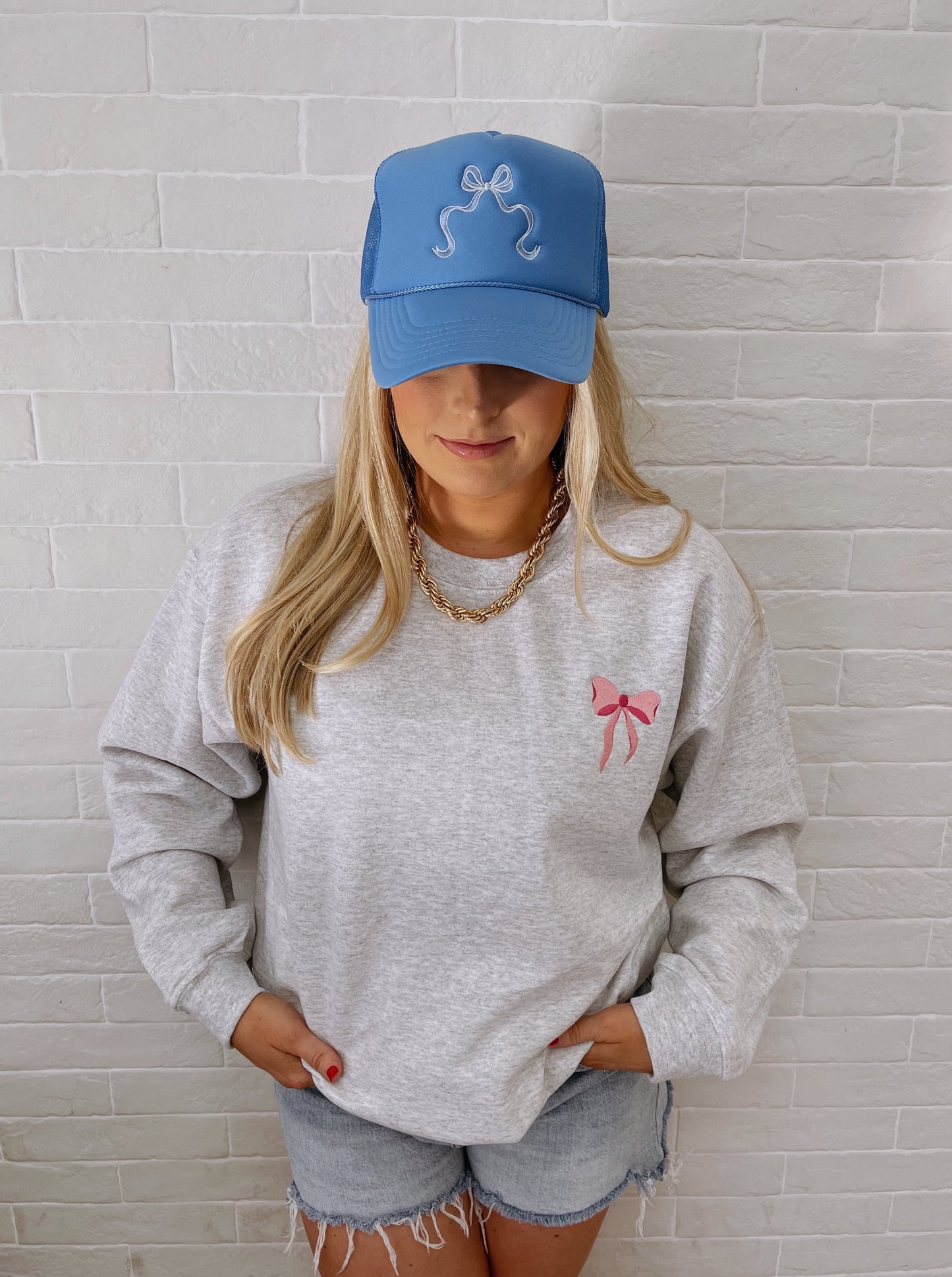 Taylor - Bow Embroidered Crewneck